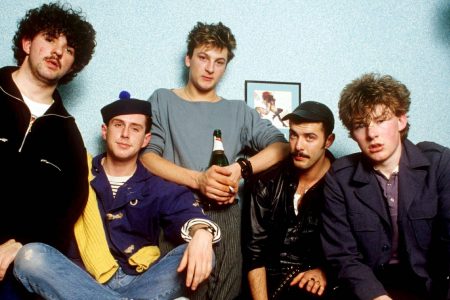 Los integrantes de Frankie Goes to Hollywood posando durante la promoción de Relax en 1984, representando la provocación pop de los 80.
