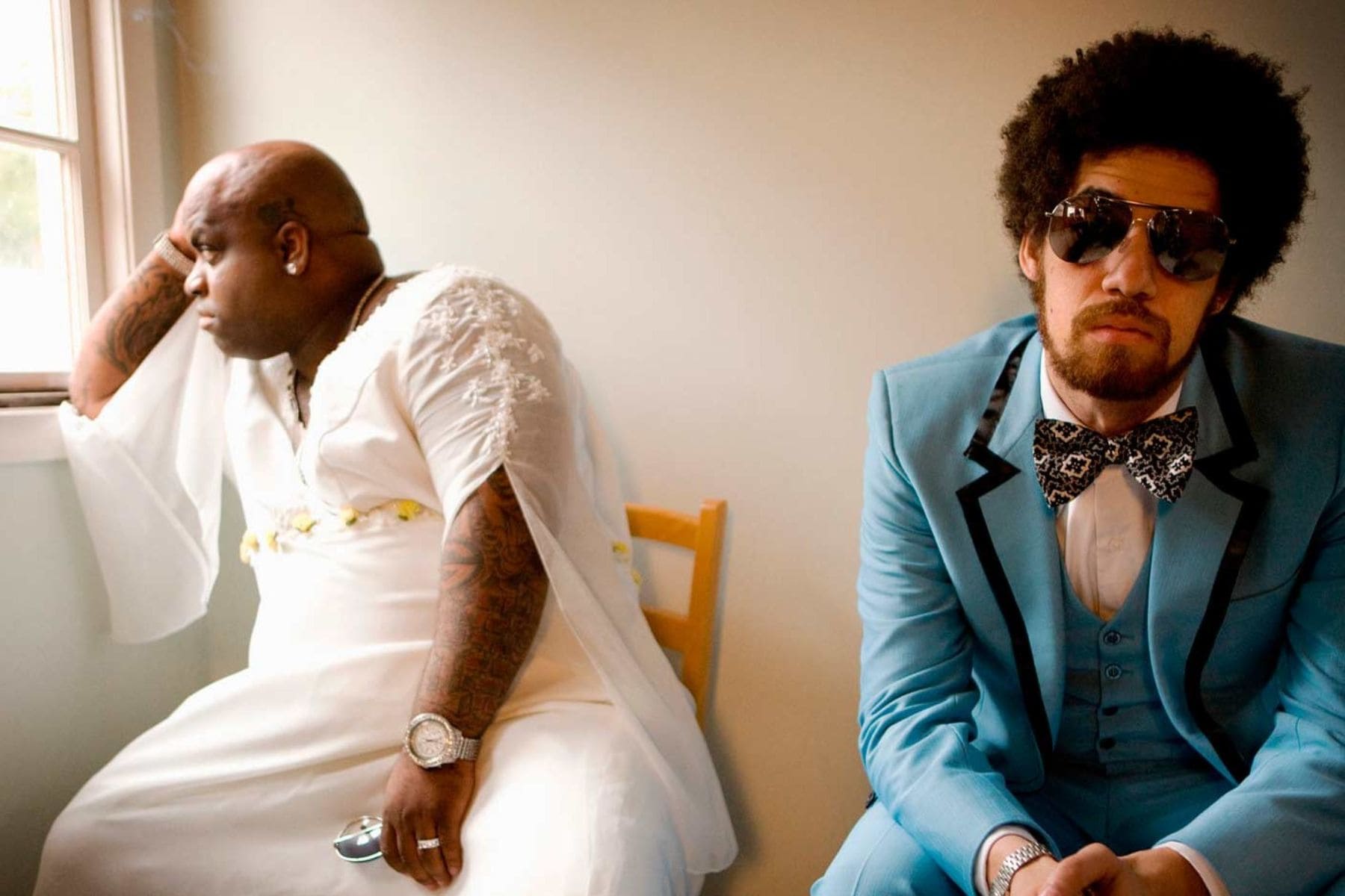 Retrato promocional oficial de Gnarls Barkley tras anunciar su gira norteamericana de 2026.