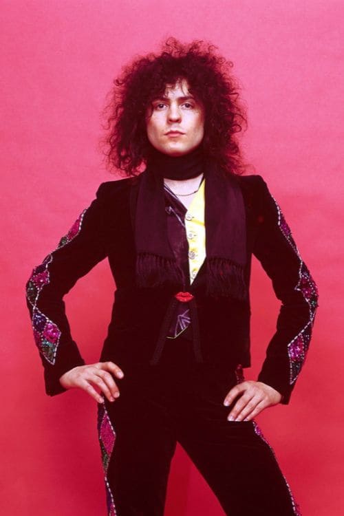 Marc Bolan tocando la guitarra eléctrica Les Paul durante un concierto de T Rex