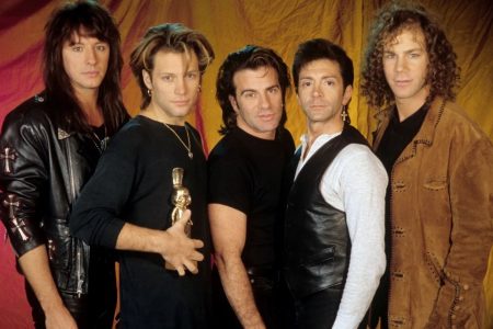 Bon Jovi interpretando en vivo la canción Always en la era Cross Road