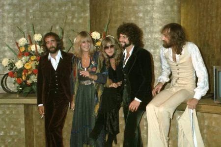 Mick Fleetwood y Lindsey Buckingham en la consola del estudio durante la grabación de Tusk