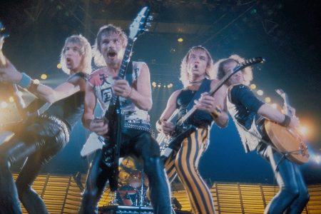 Integrantes de Scorpions posando para la portada alternativa de Virgin Killer