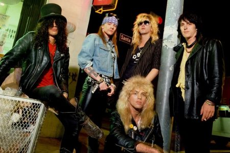Axl Rose y Slash en el escenario durante la gira de Use Your Illusion II de Guns N Roses